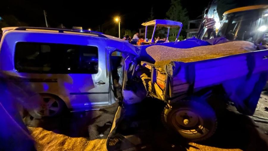 Alkollü sürücü traktöre çarptı: 3 kişi yaralandı