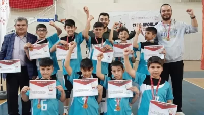 Afyonkarahisar’ın Sülün Balı Mubahat Açıkgözoğlu Ortaokulu, Isparta’da gerçekleştirilen Okul Sporları