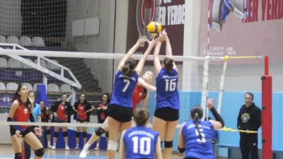 Afyonkarahisar, genç sporcuların kıyasıya mücadelesine ev sahipliği yaparak Okul Sporları