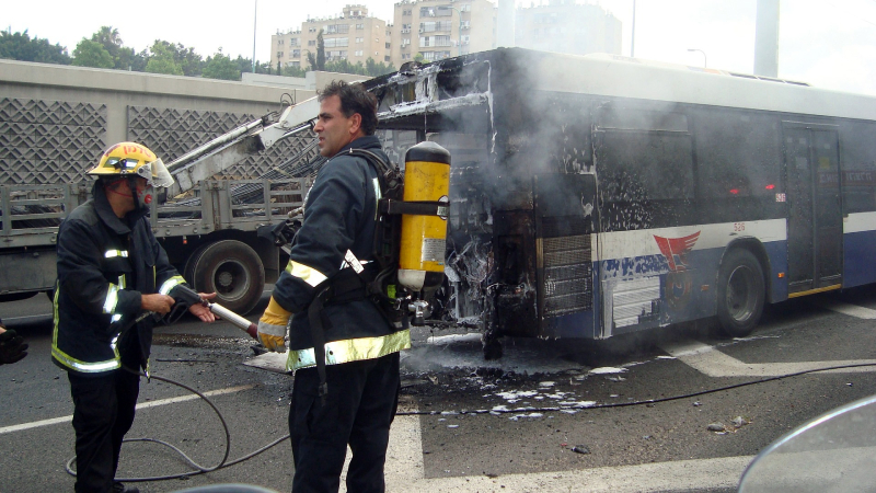 Yolcu otobüsü ile kamyon çarpıştı: 28 yaralı