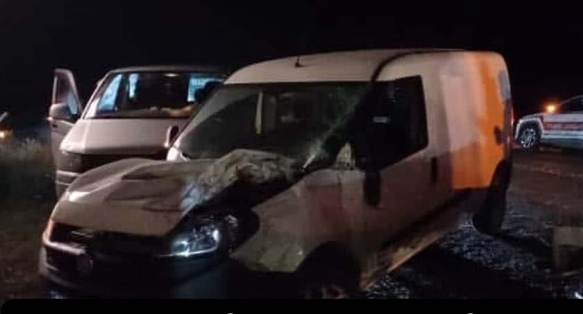 Arıza yapan aracının başında beklerken başka bir araç çarptı, hayatını