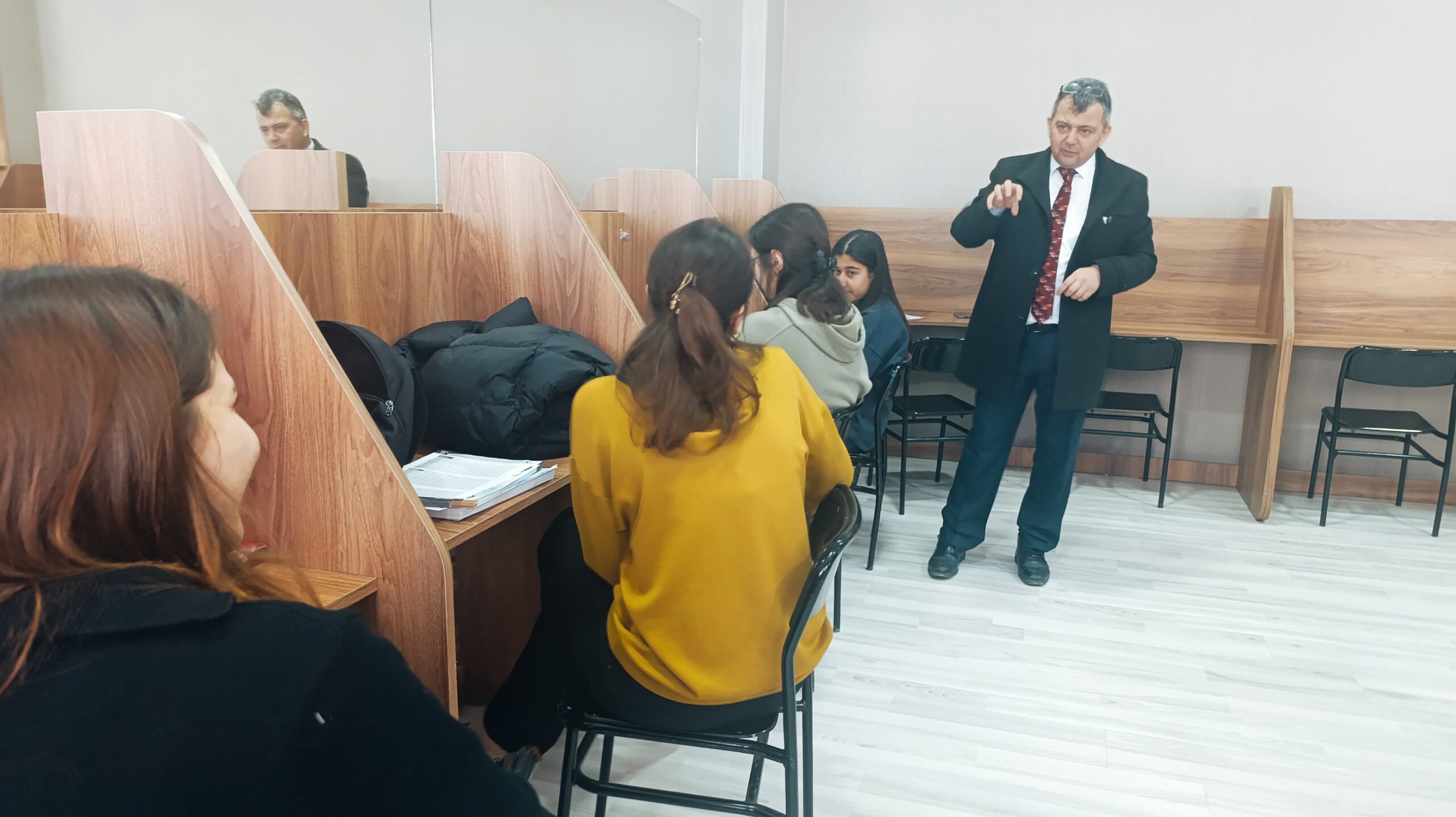 Emirdağ Belediyesi Gençlik Merkezi’nde, gençlerin eğitim süreçlerine destek olmak ve