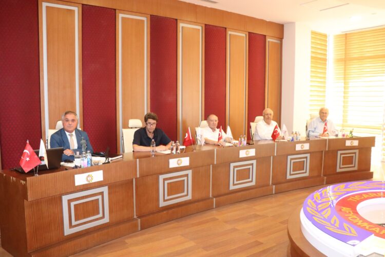 &nbsp; Afyon Eğitim Vakfı (AEV) Yönetim Kurulu, yeni üyeleriyle ilk