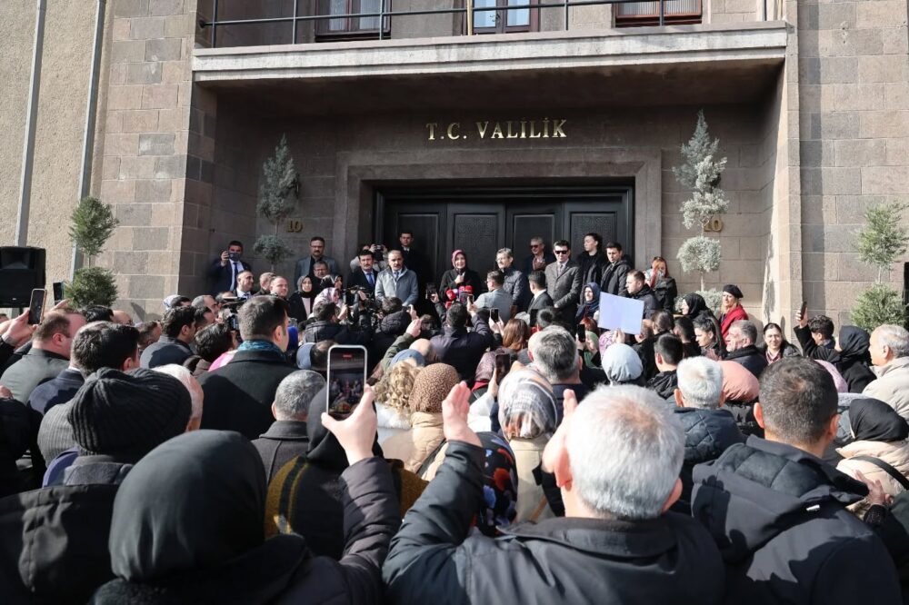 Afyonkarahisar Valiliği Önünde Veda Töreni Cumhurbaşkanlığı kararnamesi ile İçişleri Bakan