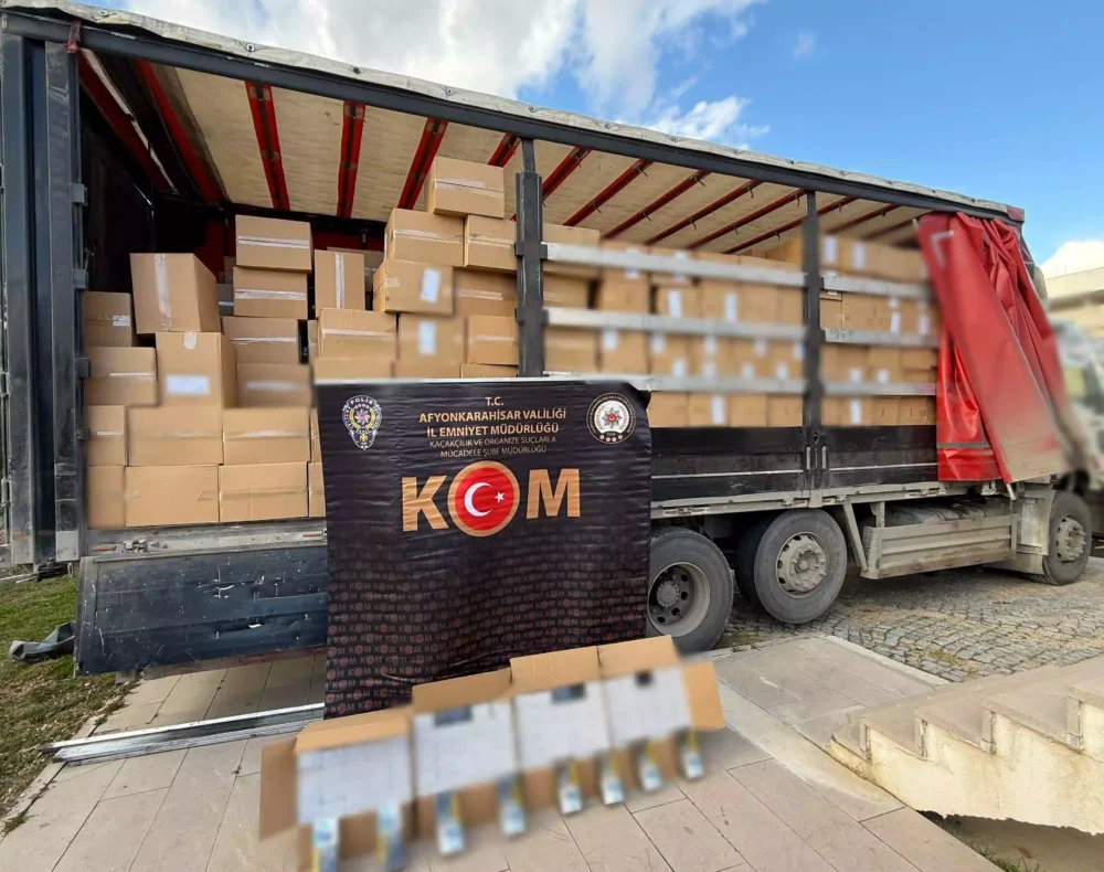 Emniyet ekiplerinin yol uygulamasında durdurduğu araçta 6 milyon 500 bin