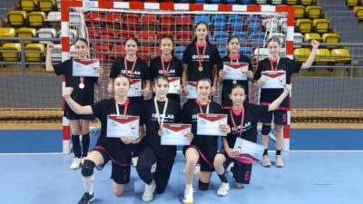 &nbsp; &nbsp; Işıklar Şeker Ortaokulu Yıldız Kızlar Hentbol Takımı, Okul