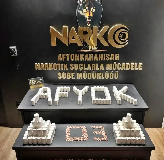 Uygulama Noktasında Uyuşturucu Operasyonu Emniyet Müdürlüğü görevlilerince gerçekleştirilen denetim faaliyetleri