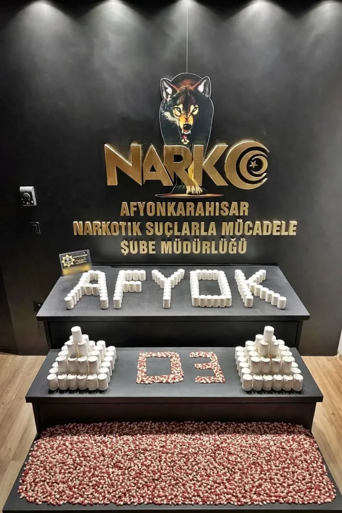 Uygulama Noktasında Uyuşturucu Operasyonu Emniyet Müdürlüğü görevlilerince gerçekleştirilen denetim faaliyetleri