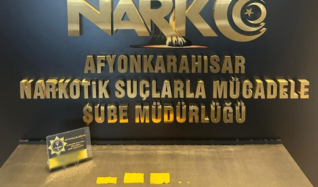 Afyonkarahisar İl Emniyet Müdürlüğü ekipleri tarafından sokak satıcılarına yönelik yürütülen