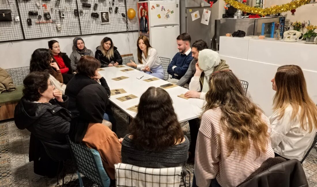 AFYONKARAHİSAR – Afyonkarahisar Ruh Sağlığı ve Eğitimi Derneği, düzenlediği sinema