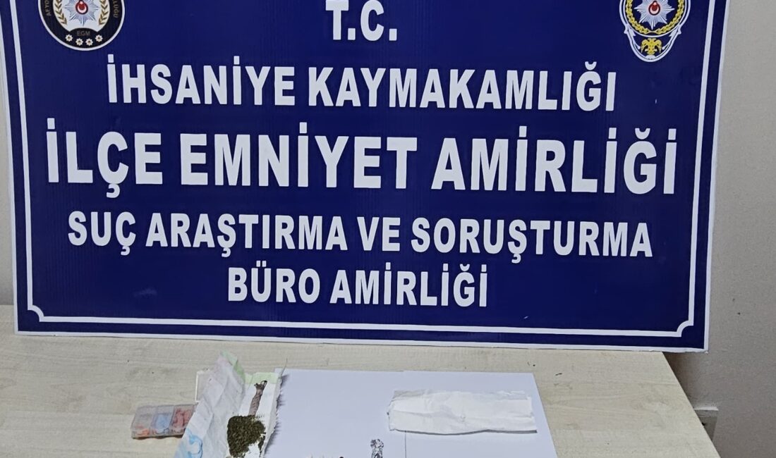 Afyonkarahisar Emniyet Müdürlüğü ekipleri, İhsaniye ilçesinde uyuşturucu madde satıcıları ve