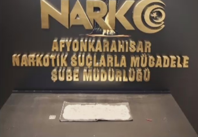 Afyonkarahisar Emniyet Müdürlüğü görevlilerince uygulama noktasında durdurulan bir araçta yapılan