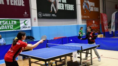 Afyonkarahisar’da Okul Sporları faaliyetleri kapsamında düzenlenen Yıldızlar Masa Tenisi İl