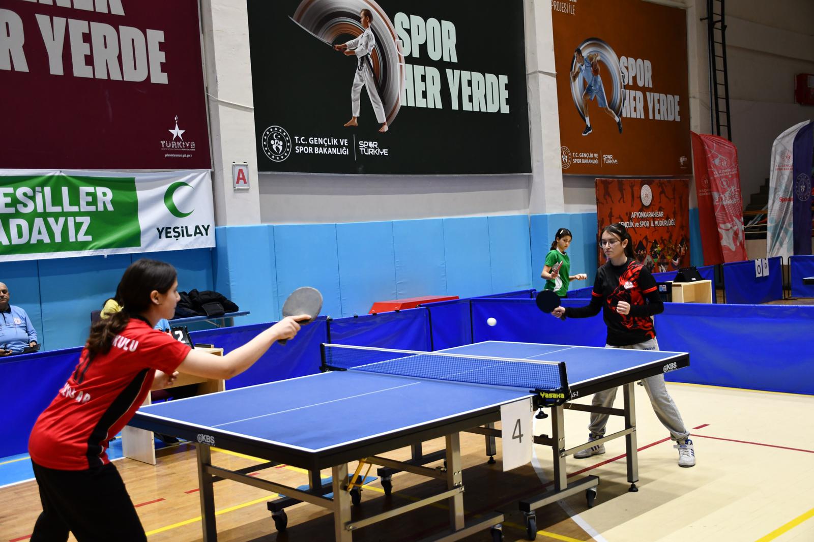 Afyonkarahisar’da Okul Sporları faaliyetleri kapsamında düzenlenen Yıldızlar Masa Tenisi İl