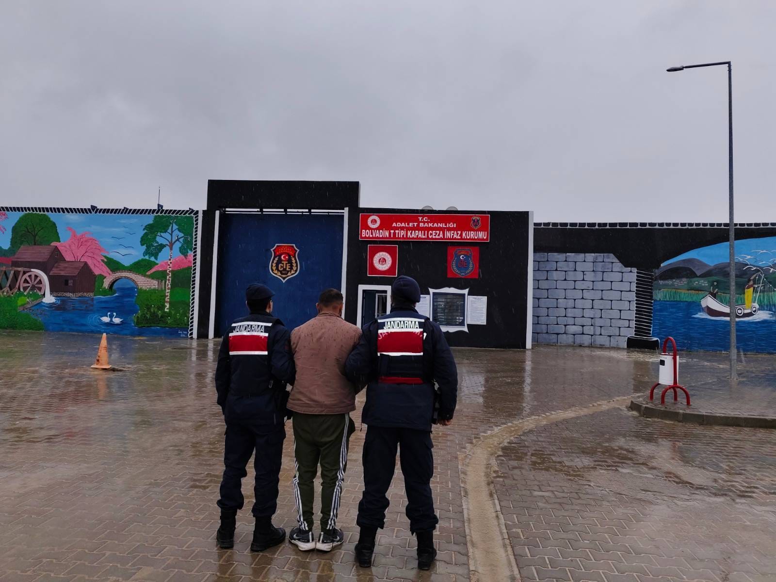 Afyonkarahisar İl Jandarma Komutanlığı tarafından aranan şahısların tespiti ve yakalanmasına