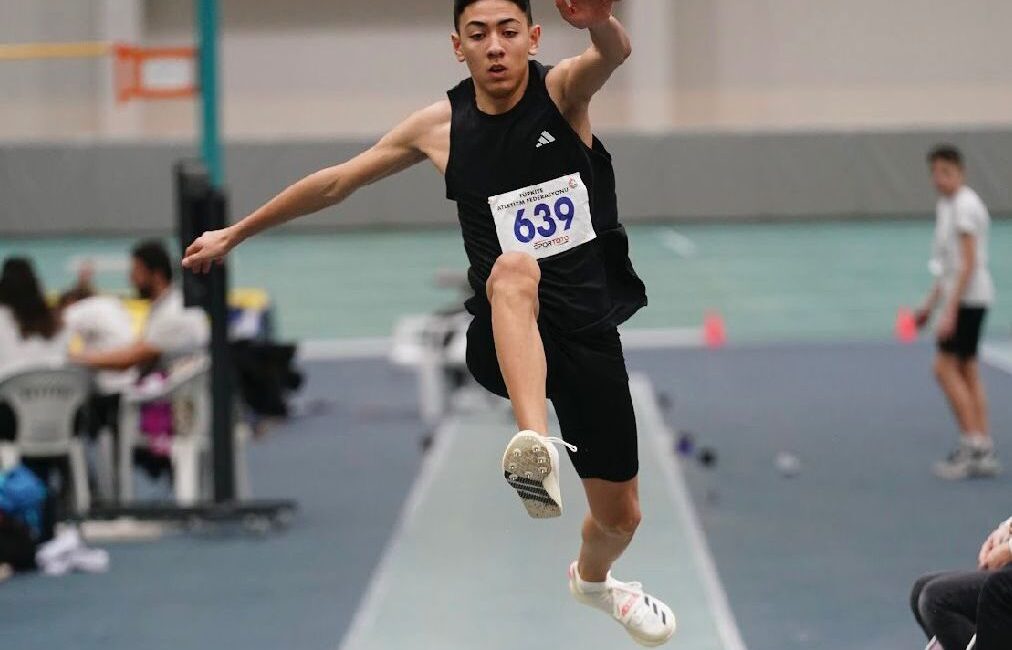 Bursa’da düzenlenen U-16 Salon Türkiye Şampiyonası’nda Afyonkarahisar’ı temsil eden Nihat