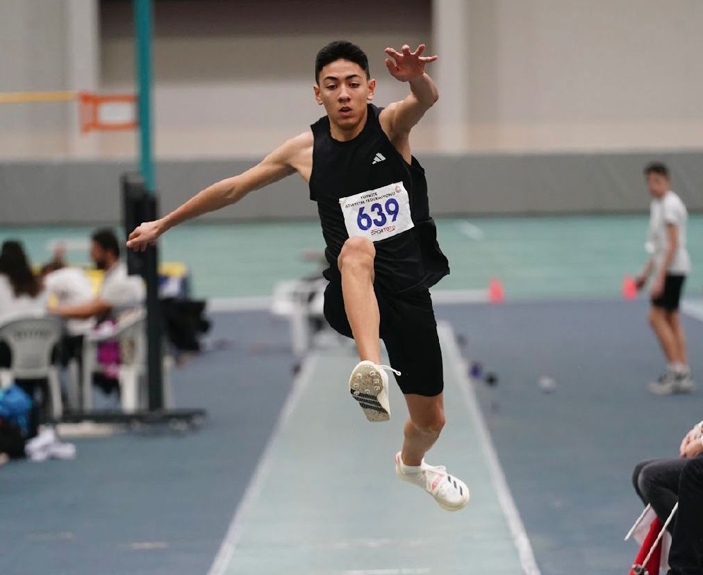 Bursa’da düzenlenen U-16 Salon Türkiye Şampiyonası’nda Afyonkarahisar’ı temsil eden Nihat