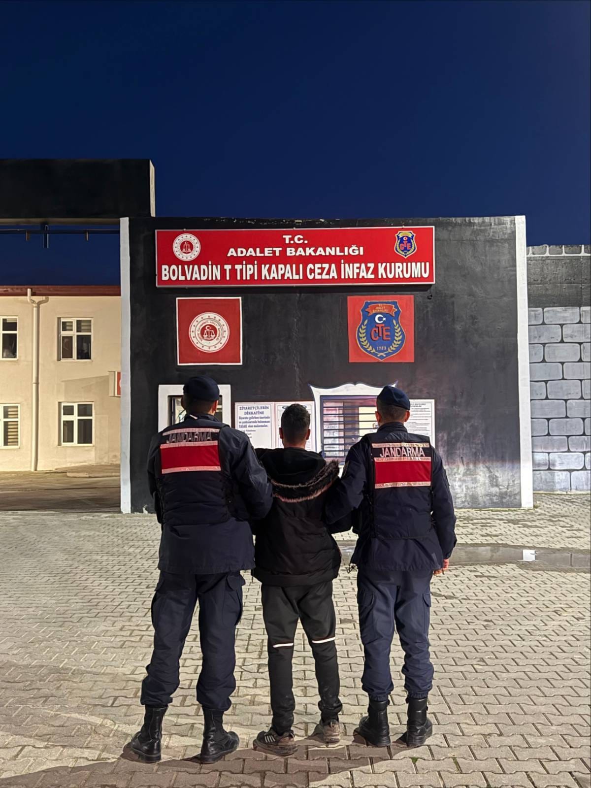 Afyonkarahisar İl Jandarma Komutanlığı ekipleri, Çay ilçesinde aranan şahıslara yönelik