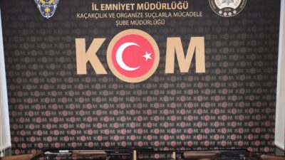 Afyonkarahisar’da emniyet ekiplerince tefecilik suçuna yönelik düzenlenen operasyonda ruhsatsız silahlar