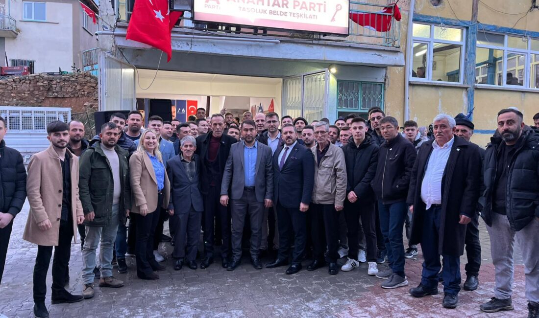 Anahtar Parti Afyonkarahisar’da Taşoluk Belde Binasını Açtı, Başkanlara Mazbata Verildi Anahtar Parti Afyonkarahisar İl Başkanlığı tarafından düzenlenen programda Taşoluk belde