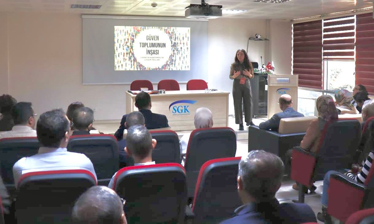 KADEM Afyonkarahisar Temsilciliği, SGK İl Müdürlüğü personeline yönelik düzenlediği eğitimde