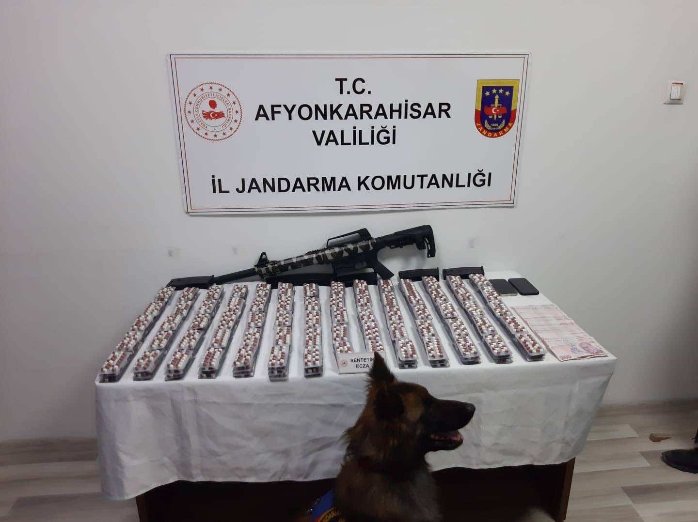 Afyonkarahisar İl Jandarma Komutanlığı ekiplerinin Merkez ve Çobanlar’da düzenlediği operasyonda