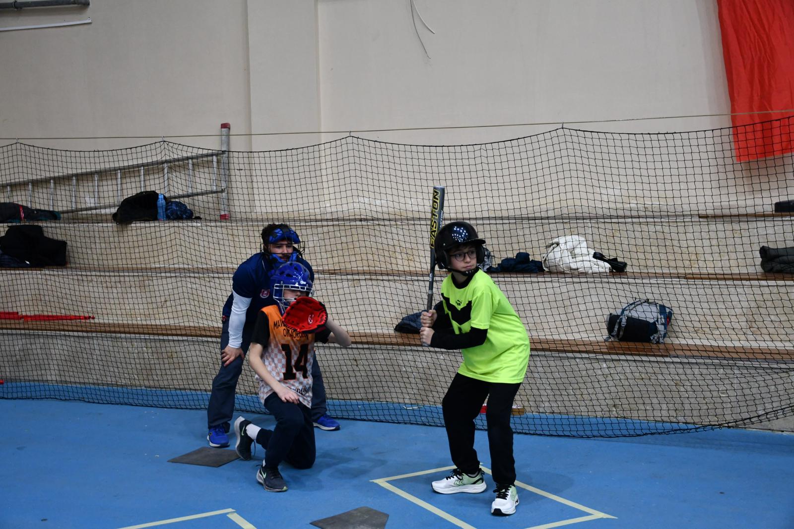 Afyonkarahisar’da Okul Sporları Küçükler ve Yıldızlar Beyzbol Müsabakaları sona erdi.