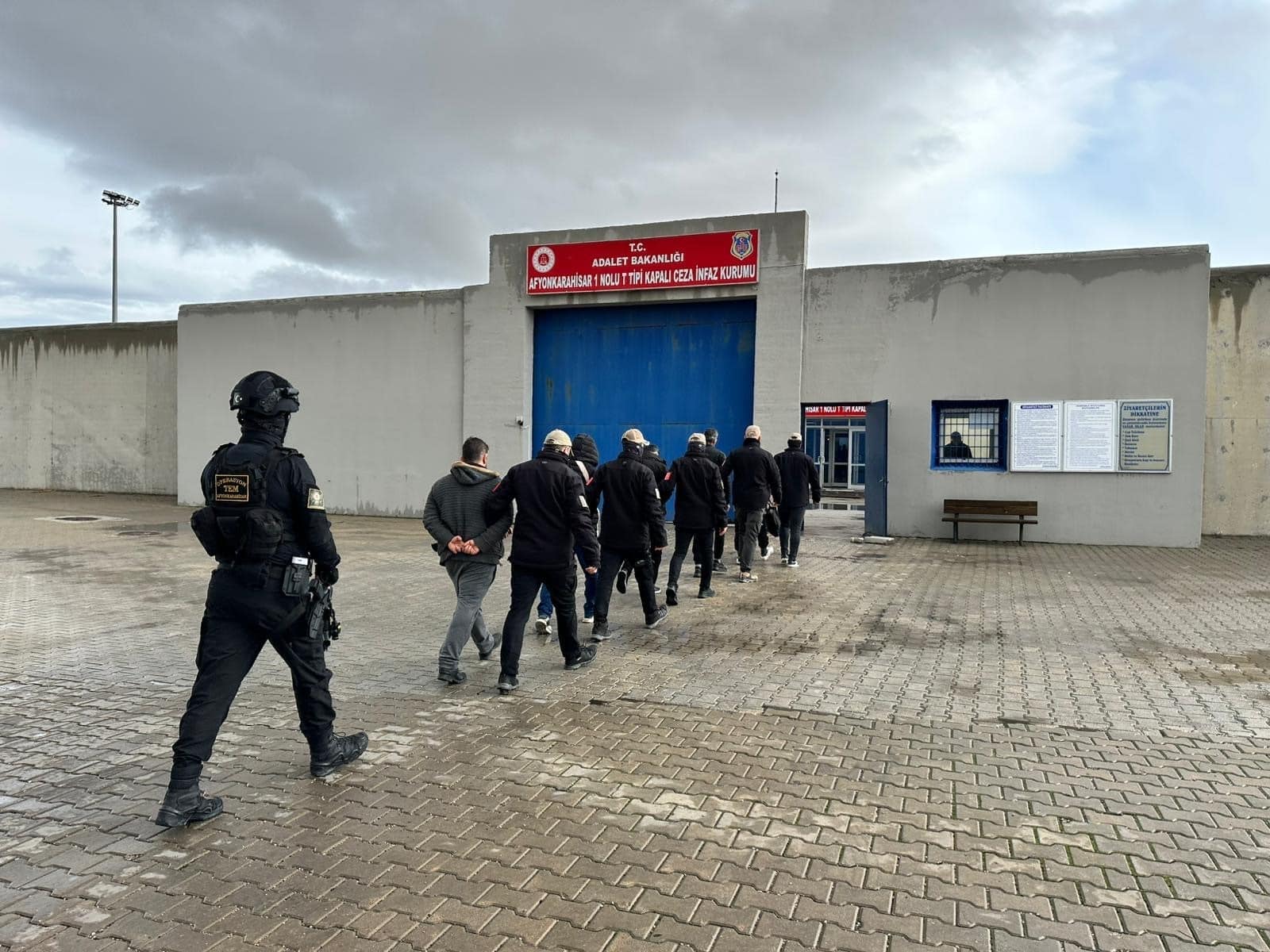 Afyonkarahisar DEAŞ operasyonu kapsamında Ankara, Kırşehir ve Kayseri’de düzenlenen eş