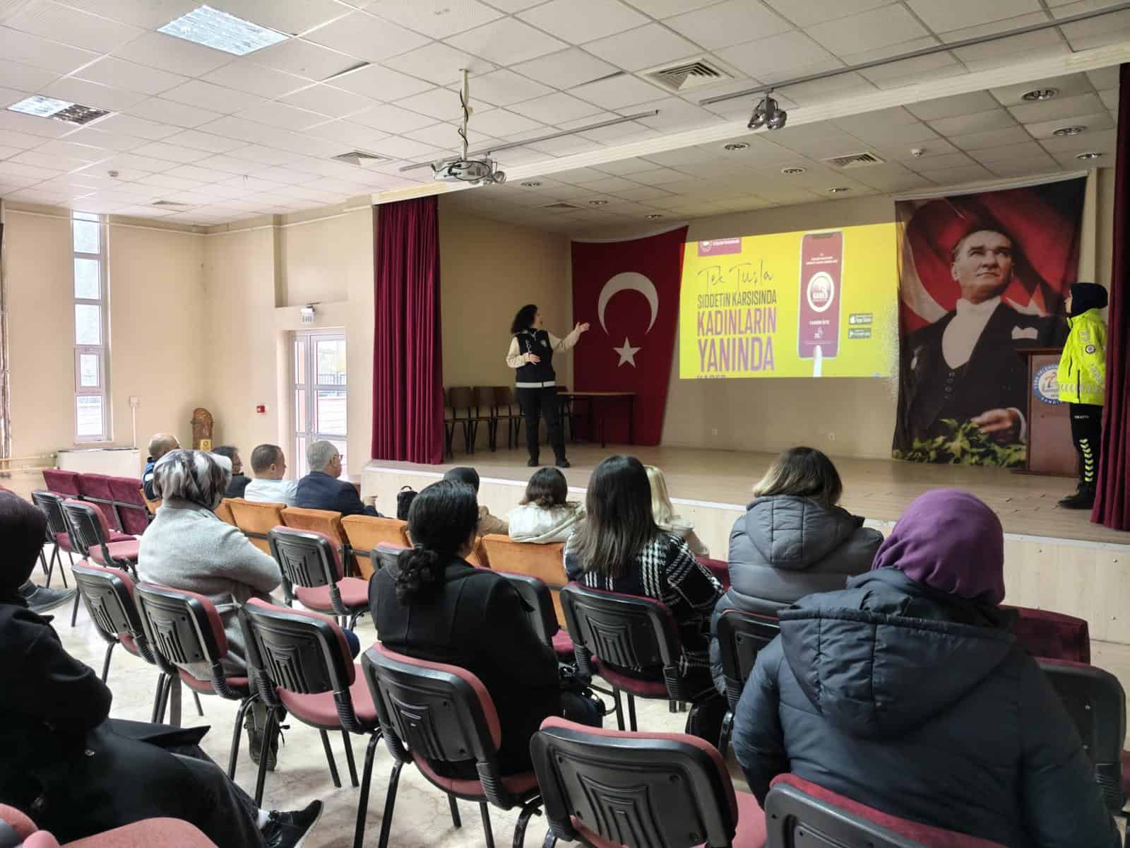 Sandıklı’da Emniyet Müdürlüğü ekipleri okullarda öğrenci, öğretmen ve velilere yönelik