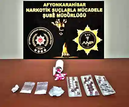 Emirdağ ilçesinde Emniyet Müdürlüğü görevlilerince durdurulan bir otomobilde yapılan aramada