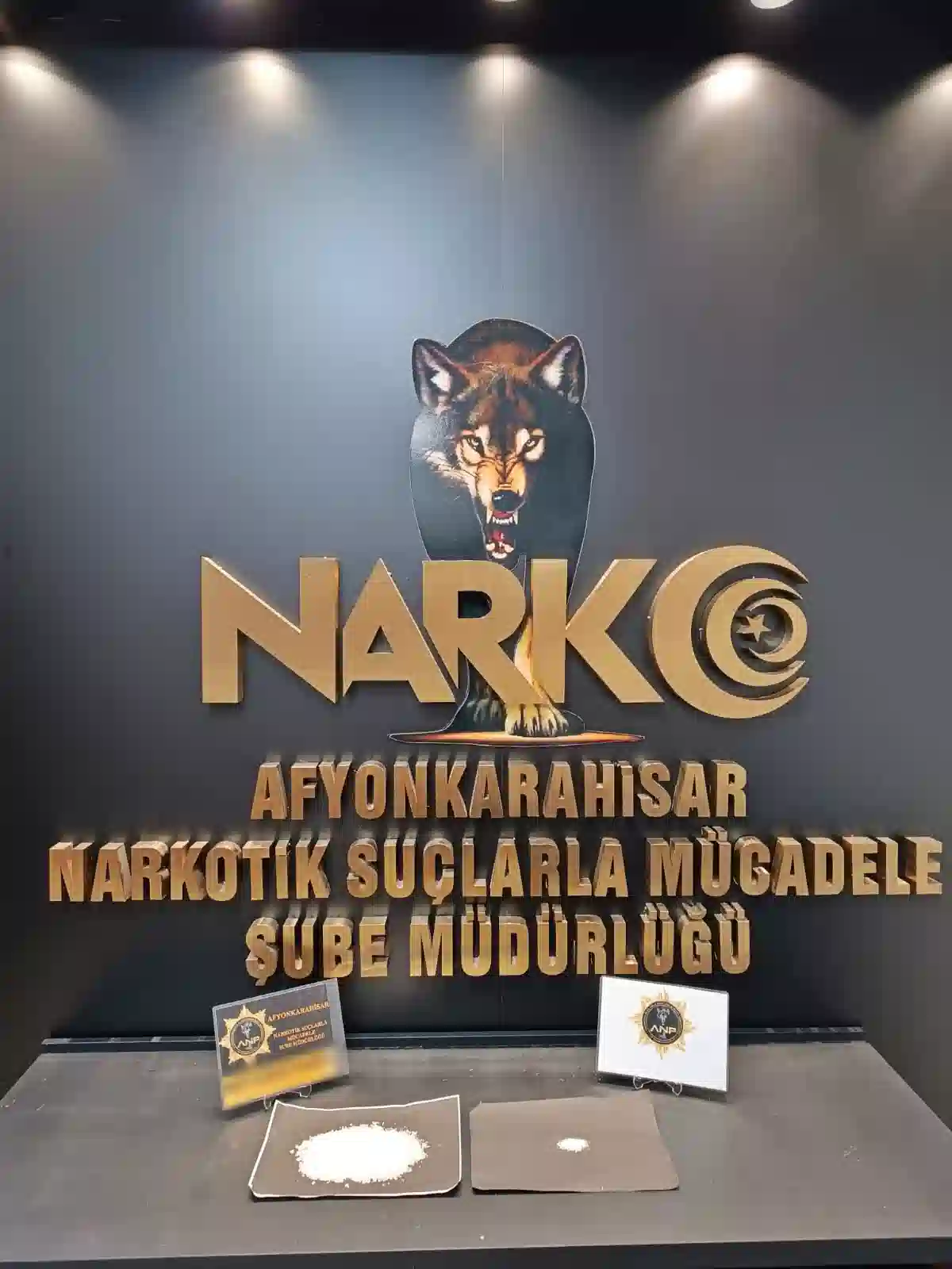 Afyonkarahisar Döğer Kasabası’nda polis ekipleri durdurduğu araçta 44,34 gram uyuşturucu