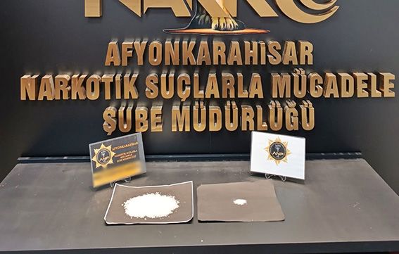 Afyonkarahisar Döğer Kasabasında durdurulan araçta 44,34 gram uyuşturucu madde ele