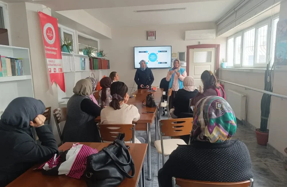 KADEM Afyonkarahisar, işitme engelli kadınlara yönelik “Güven Toplumunun İnşası” eğitimi