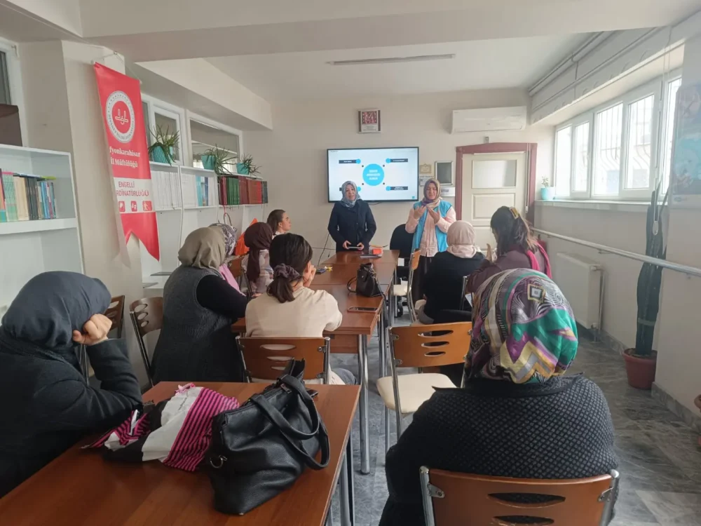 KADEM Afyonkarahisar, işitme engelli kadınlara yönelik “Güven Toplumunun İnşası” eğitimi