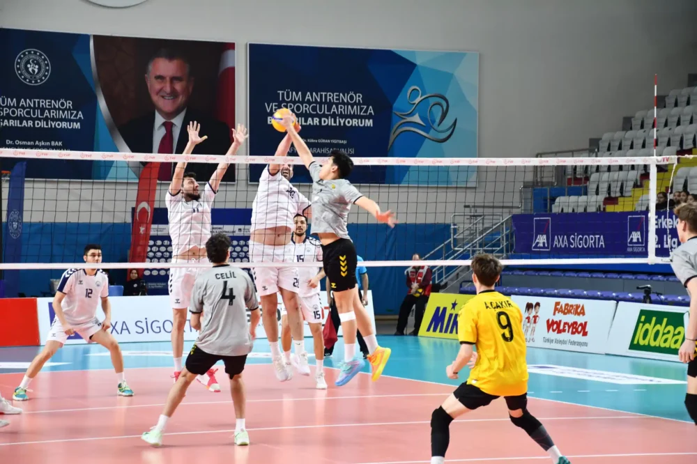 Afyonkarahisar’da Voleybol Heyecanı Sona Erdi Afyonkarahisar’da düzenlenen AXA Sigorta Erkekler