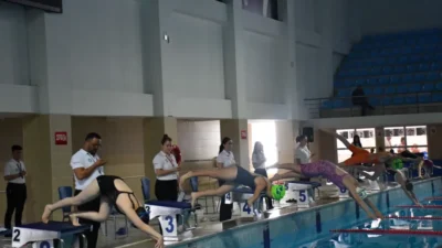 Afyonkarahisar’da düzenlenen Okul Sporları Minikler A-B ve Küçükler Yüzme Müsabakaları,