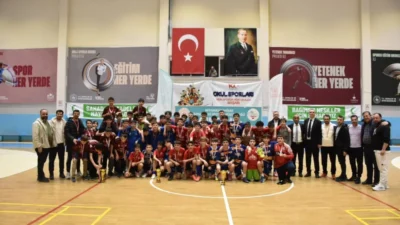 Tınaztepe Spor Salonu’nda Heyecan Dolu Final Okul Sporları kapsamında düzenlenen