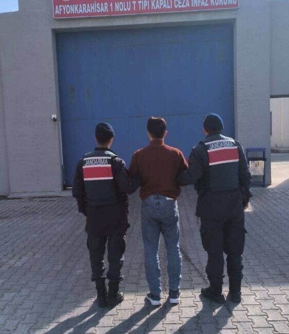 Afyonkarahisar’da Jandarmadan Hırsızlık ve Firar Suçlusuna Yönelik Başarılı Operasyon: H.H.K.