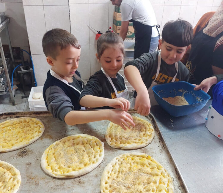 Afyonkarahisar Kocatepe İlkokulu 1/B sınıfı öğrencileri, Ramazan ayı etkinlikleri kapsamında