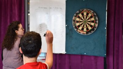 Şehit Ömer Halisdemir Ortaokulu Dart Turnuvasını Birinci Tamamladı