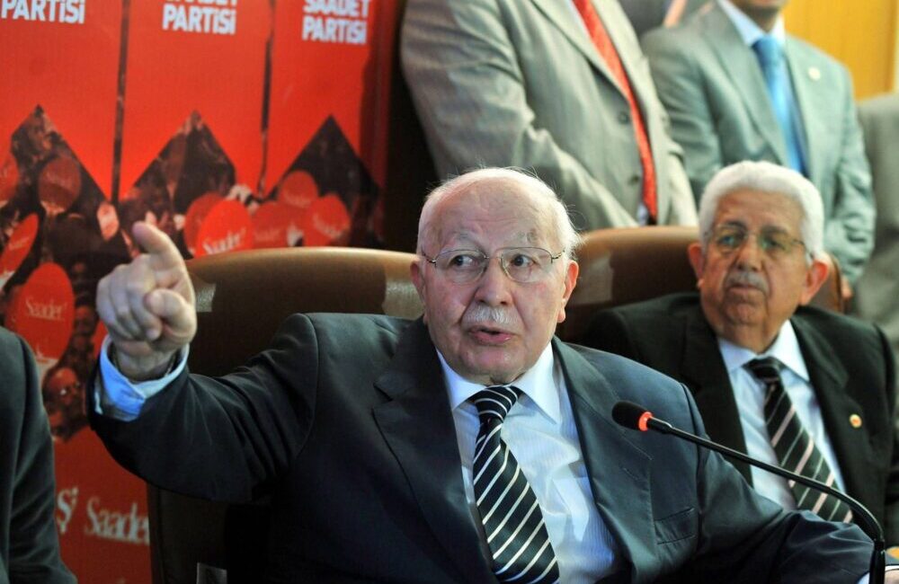 Necmettin Erbakan, vefatının 15. yılında Afyonkarahisar’da anıldı. Saadet Partisi İl