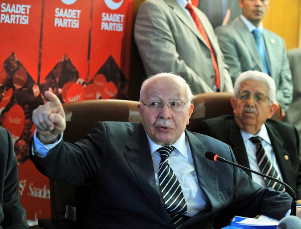 Necmettin Erbakan, vefatının 15. yılında Afyonkarahisar’da anıldı. Saadet Partisi İl