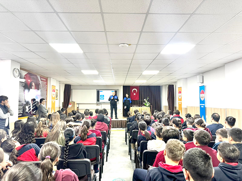 Afyonkarahisar Emniyet Müdürlüğü, Şükrü Karadirek Ortaokulu öğrencilerine yönelik kapsamlı bir