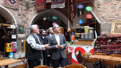 &nbsp; Afyonkarahisar Valisi Naci Aktaş, hafta sonu mesaisinde şehrin köklü