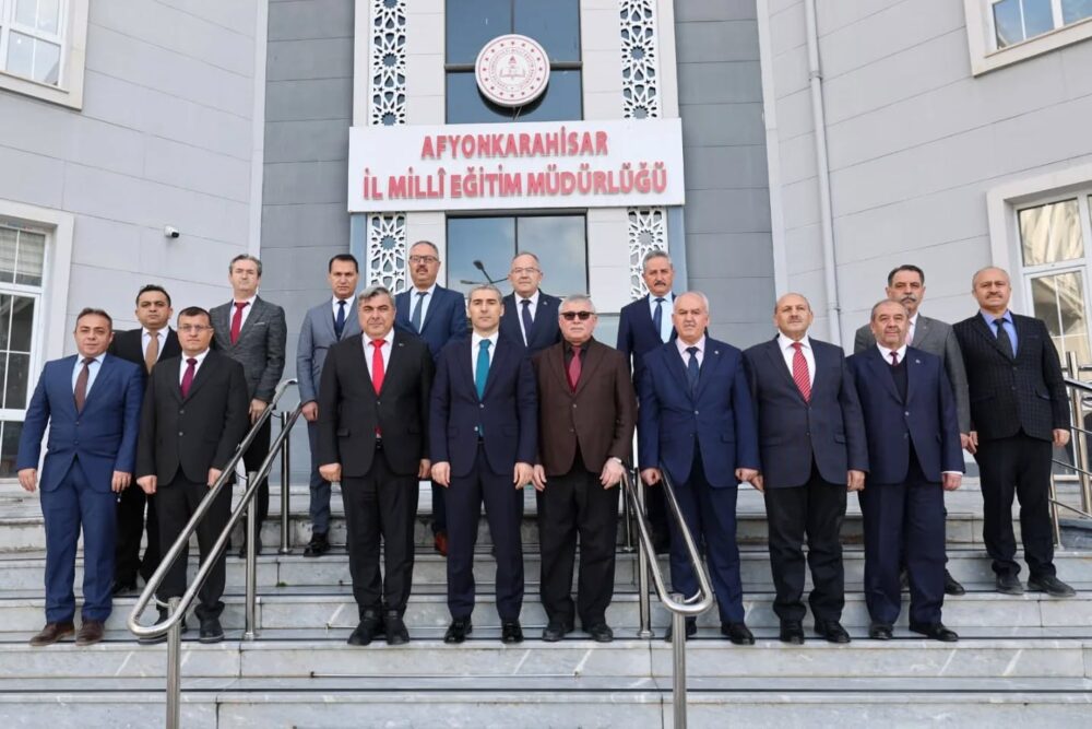 Afyonkarahisar Valisi Naci Aktaş başkanlığında düzenlenen toplantıda şehrin eğitim durumu,