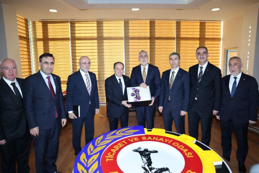 Bakan Vedat Işıkhan Afyonkarahisar’da İş Dünyasıyla Buluştu