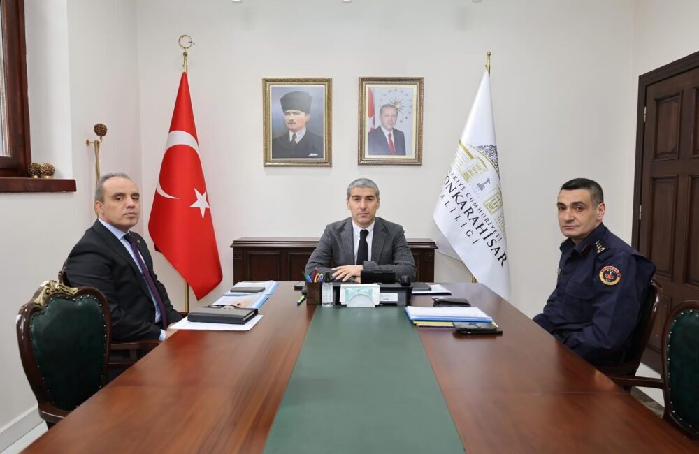 &nbsp;Afyonkarahisar'dan Güncel ve doğru haberler için tıklayın Vali Naci Aktaş