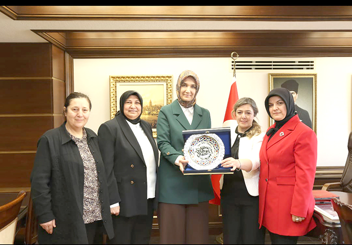 &nbsp; Afyonlu Kadın Muhtarlardan Bakan Yardımcısı Kübra Güran Yiğitbaşı’na Ziyaret