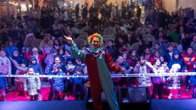 Afyonkarahisar Belediyesi tarafından düzenlenen Ramazan Şenlikleri Zafer Meydanı’nda yoğun katılımla