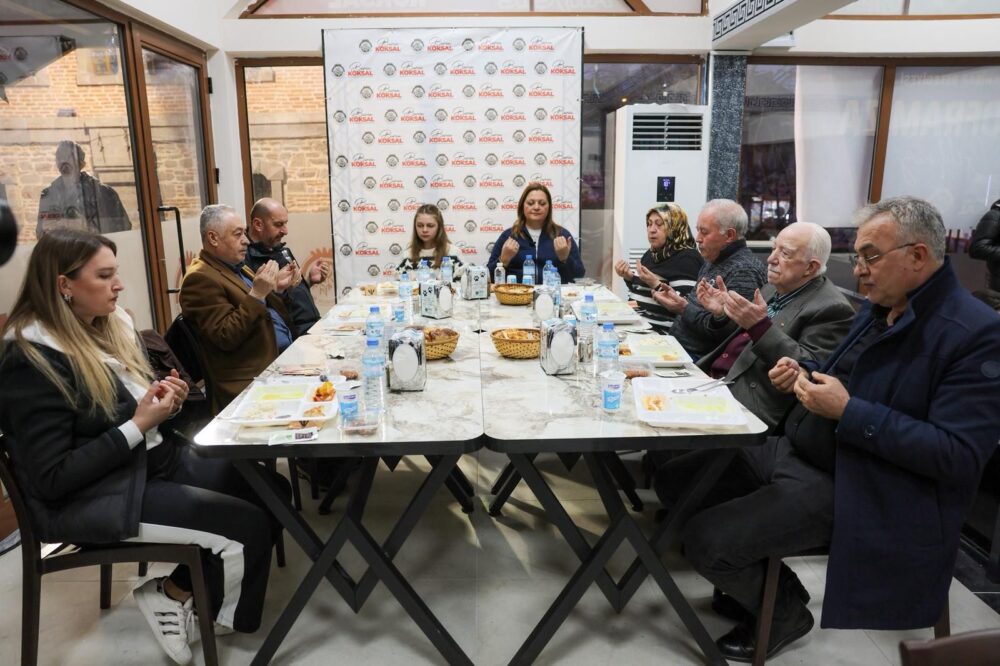 Afyonkarahisar Afyon Ramazan senlikleri Zafer Meydani Burcu Koksal Necmeddin Otun Sedat Ucan Afyon etkinlikleri Afyonkarahisar Belediyesi Ramazan etkinlikleri Afyon haber 4